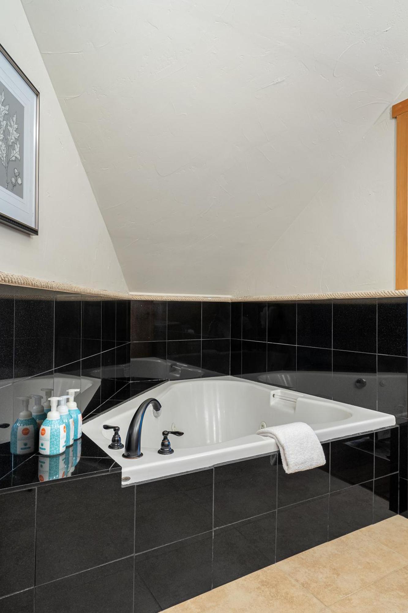 Parkland301 Sunlit 2,000 Ft² Penthouse With Mtn View Appartement Canmore Buitenkant foto