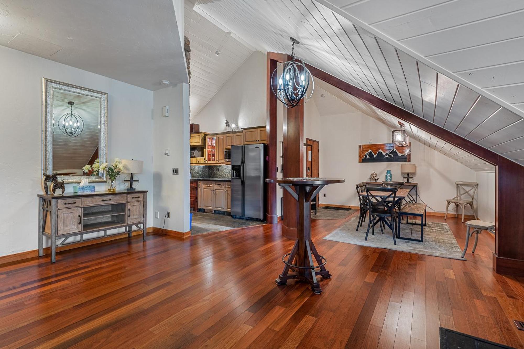 Parkland301 Sunlit 2,000 Ft² Penthouse With Mtn View Appartement Canmore Buitenkant foto