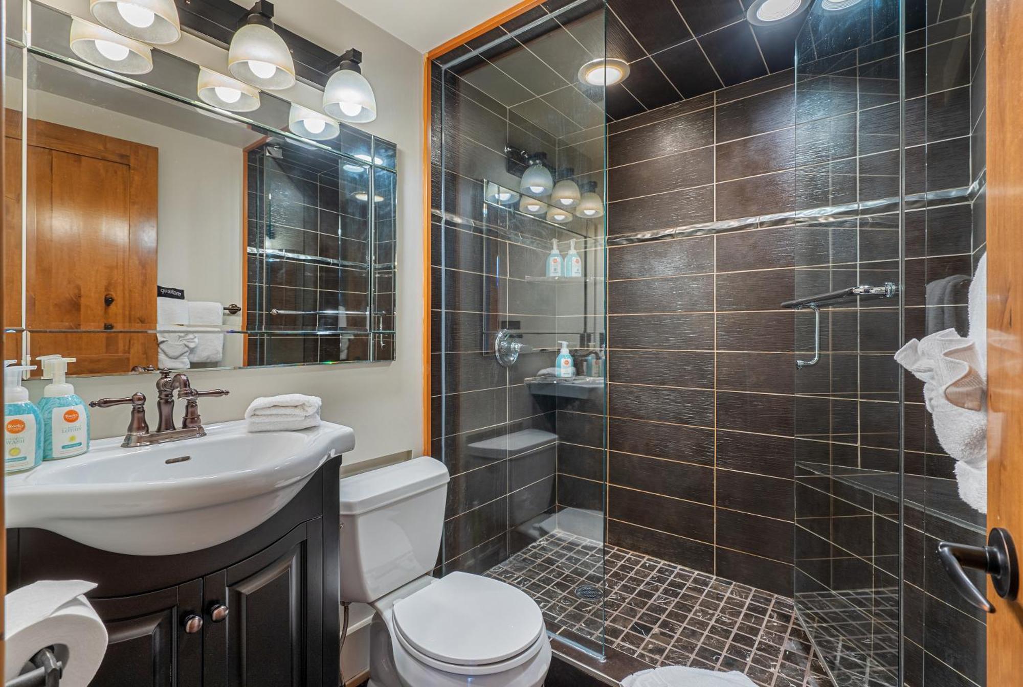 Parkland301 Sunlit 2,000 Ft² Penthouse With Mtn View Appartement Canmore Buitenkant foto