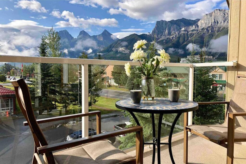 Parkland301 Sunlit 2,000 Ft² Penthouse With Mtn View Appartement Canmore Buitenkant foto